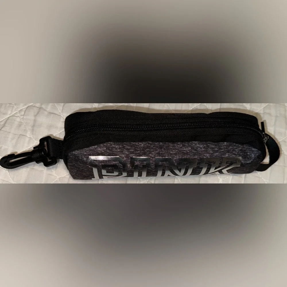 🩷NWOT VS PINK COSMETIC POUCH🩷 - Picture 3 of 8